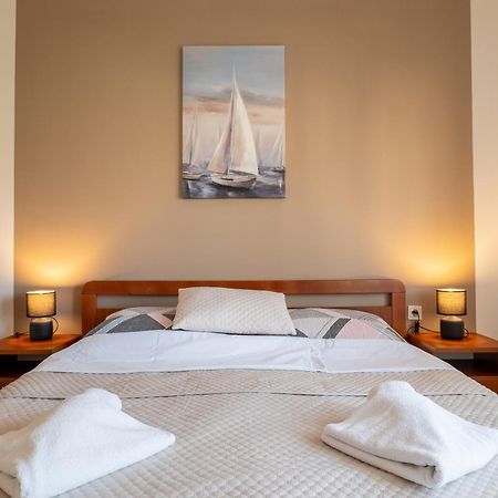 Apartment Wish - Two Bedrooms With 2 Ac Renewed Pag Town Eksteriør billede