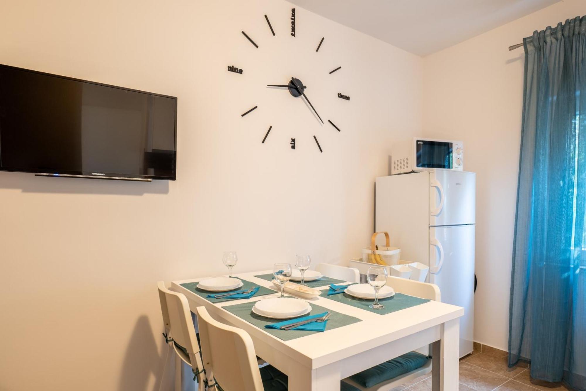 Apartment Wish - Two Bedrooms With 2 Ac Renewed Pag Town Eksteriør billede