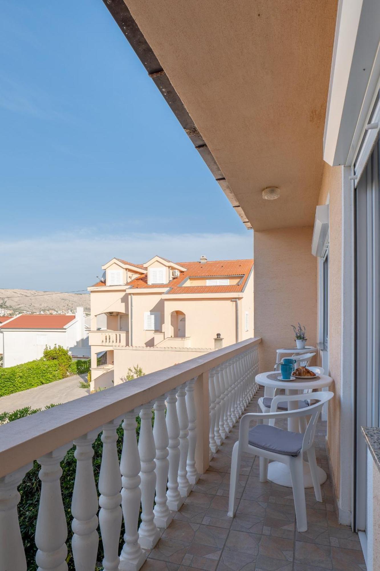 Apartment Wish - Two Bedrooms With 2 Ac Renewed Pag Town Eksteriør billede