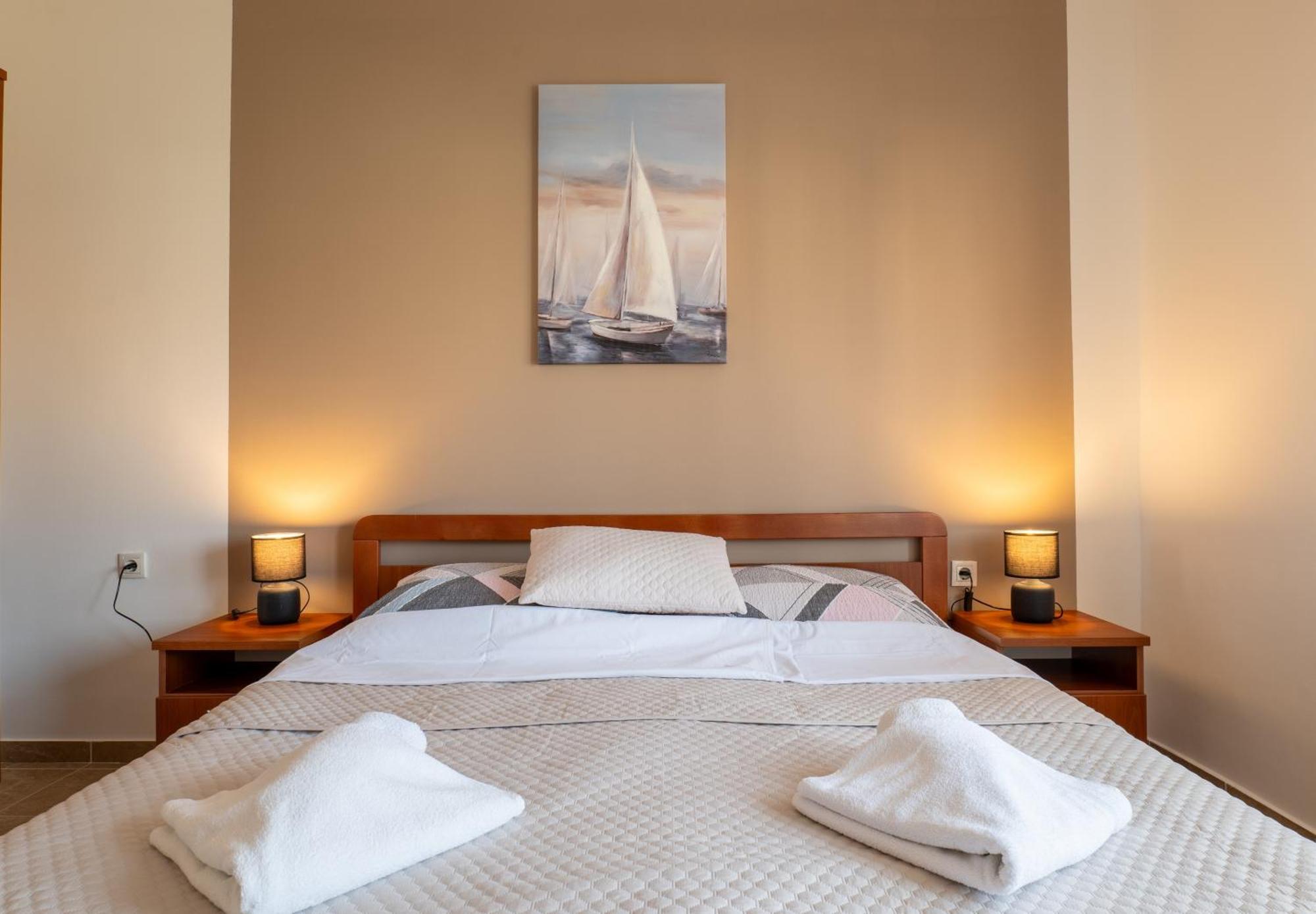 Apartment Wish - Two Bedrooms With 2 Ac Renewed Pag Town Eksteriør billede